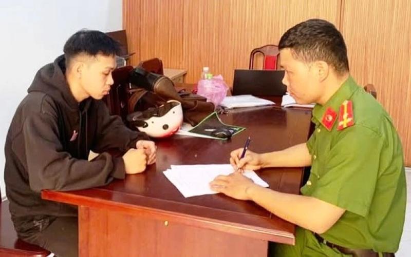 TP.Đà Nẵng: 2 giờ truy bắt nghi phạm cướp giật tài sản cụ bà bán vé số- Ảnh 1. TP.Đà Nẵng: 2 giờ truy bắt nghi phạm cướp giật tài sản cụ bà bán vé số- Ảnh 1.