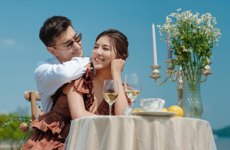 Tài tử TVB Trần Triển Bằng kể hôn nhân ngọt ngào bên vợ kém 13 tuổi - Ảnh 1.