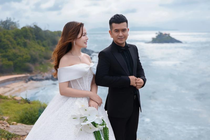 'Bé An' Hùng Thuận tung ảnh cưới, nhan sắc người bạn đời gây chú ý - Ảnh 1.