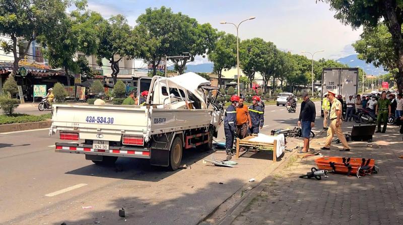 Đà Nẵng: Tai nạn liên hoàn trên QL14B, một người tử vong tại chỗ- Ảnh 1. Đà Nẵng: Tai nạn liên hoàn trên QL14B, một người tử vong tại chỗ- Ảnh 1.