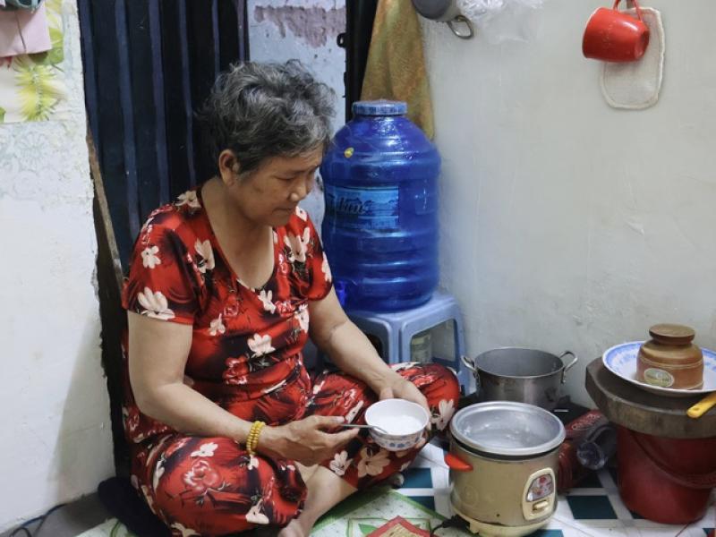 Xin cứu người phụ nữ bán vé số, vay nợ để lo đám tang cho mẹ- Ảnh 4. Xin cứu người phụ nữ bán vé số, vay nợ để lo đám tang cho mẹ- Ảnh 4.