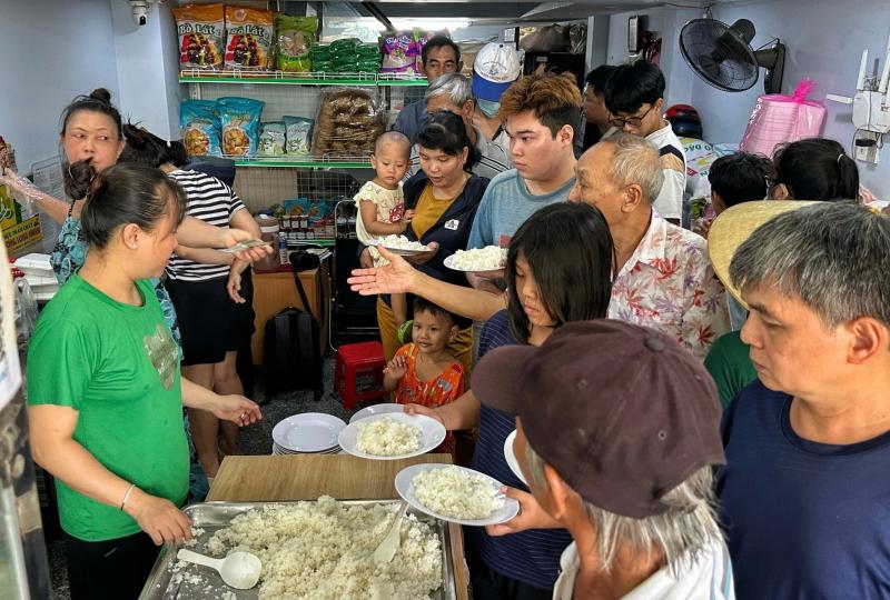Phường mới ở TP.HCM: Thương sao những quán ăn bán giá 'gì kỳ' - Ảnh 6.