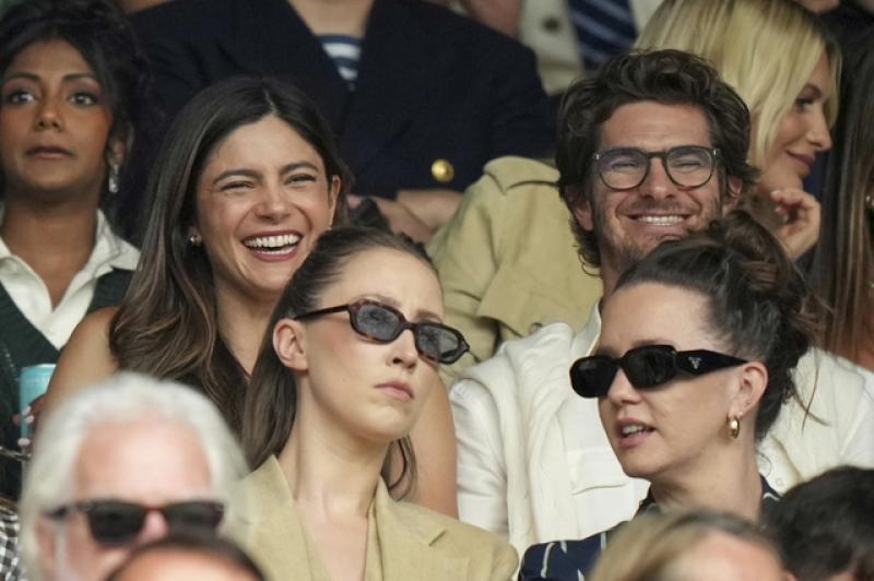 'Người nhện' Andrew Garfield hẹn hò mỹ nhân 'Top Gun' - Ảnh 1.