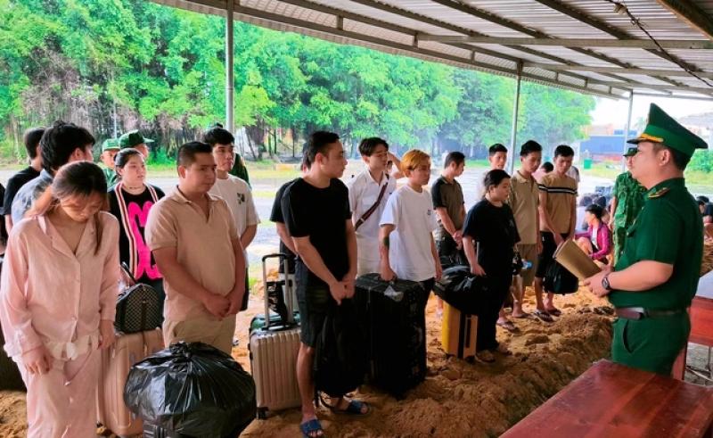 Tây Ninh: Phát hiện nhiều trường hợp có tiền án trong nhóm bị Campuchia trục xuất - Ảnh 2.