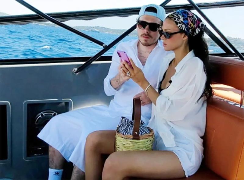 Con trai út David Beckham chỉ trích vợ chồng anh trai Brooklyn Beckham - Ảnh 1.