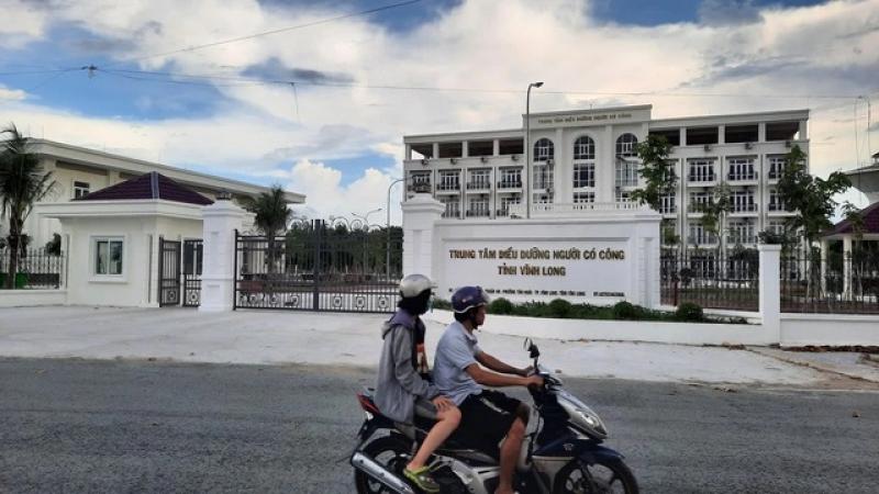 Đảm bảo an toàn, Vĩnh Long bố trí xe ô tô đưa đón cán bộ đi làm- Ảnh 2. Đảm bảo an toàn, Vĩnh Long bố trí xe ô tô đưa đón cán bộ đi làm- Ảnh 2.