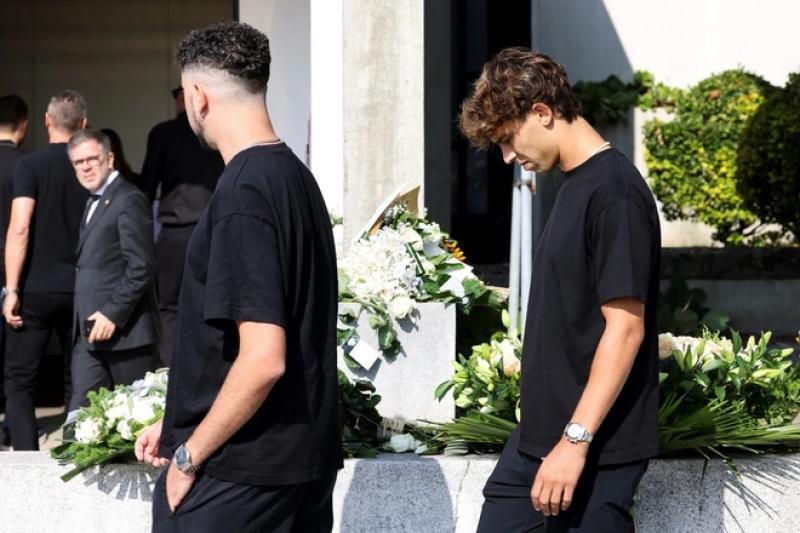 Lý do Ronaldo không dự tang lễ Diogo Jota: 'Anh ấy bị ám ảnh sâu sắc vì...'- Ảnh 3. Lý do Ronaldo không dự tang lễ Diogo Jota: 'Anh ấy bị ám ảnh sâu sắc vì...'- Ảnh 3.