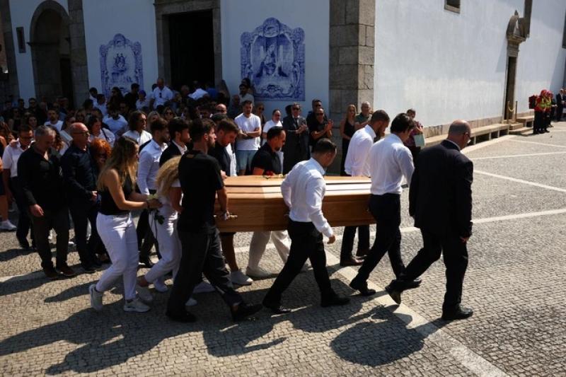 Lý do Ronaldo không dự tang lễ Diogo Jota: 'Anh ấy bị ám ảnh sâu sắc vì...'- Ảnh 2. Lý do Ronaldo không dự tang lễ Diogo Jota: 'Anh ấy bị ám ảnh sâu sắc vì...'- Ảnh 2.