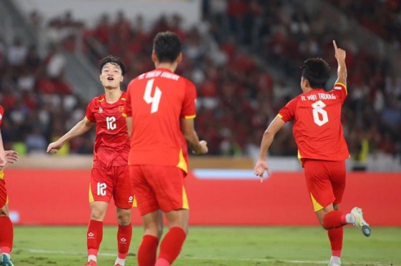 HLV Kim Sang Sik: ‘Tôi mong chờ Xuân Son và Văn Hậu, sẵn sàng mở cửa cho Chung Đỗ nếu…’- Ảnh 3. HLV Kim Sang Sik: ‘Tôi mong chờ Xuân Son và Văn Hậu, sẵn sàng mở cửa cho Chung Đỗ nếu…’- Ảnh 3.