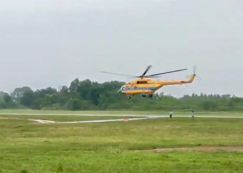 - Ảnh 1. Trực thăng Mi-171 vào Nghệ An cứu trợ - Ảnh 1.