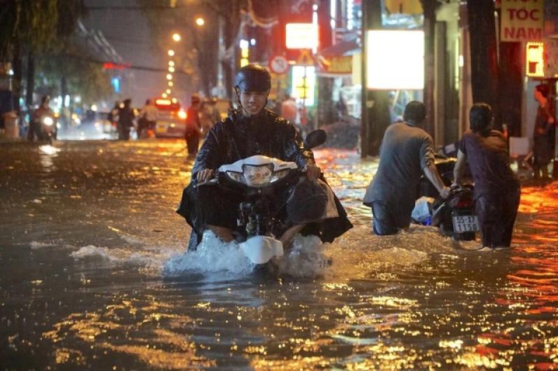 Áp thấp nhiệt đới sắp hình thành trên Biển Đông - Ảnh 1.