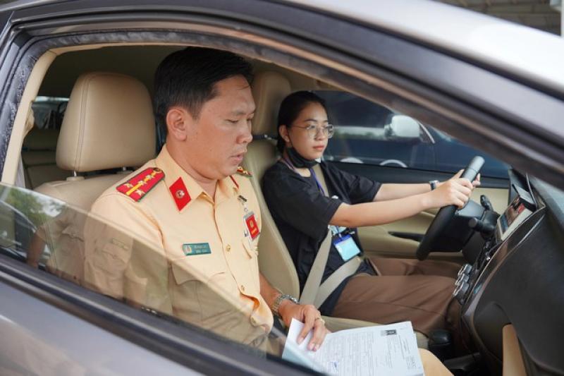 - Ảnh 1. CSGT quản lý sát hạch bằng lái xe: Vì sao nhiều người thi rớt? - Ảnh 1.