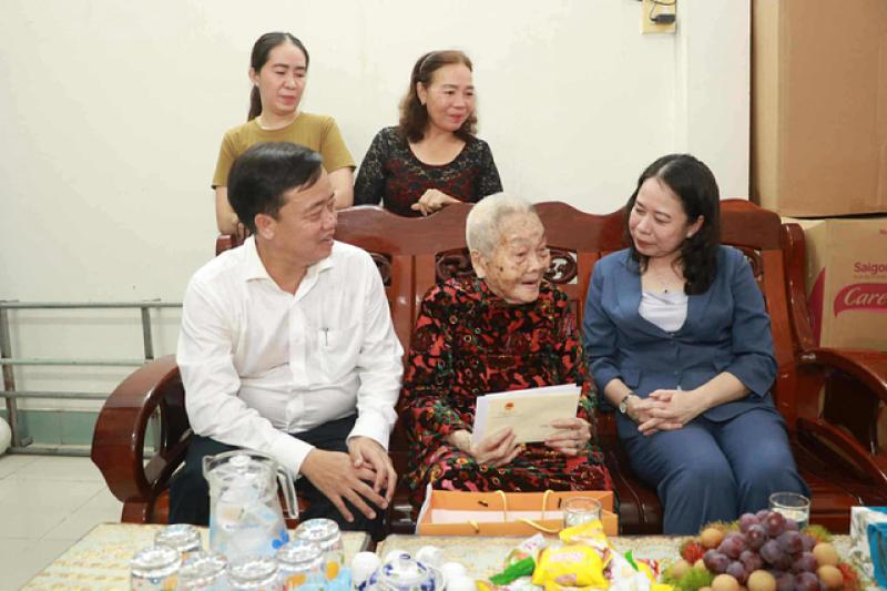 Phó Chủ tịch nước Võ Thị Ánh Xuân tri ân người có công tại Cà Mau - Ảnh 1.