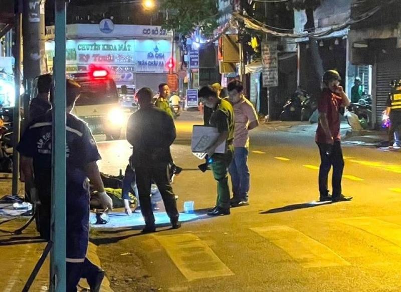 TP.HCM: Tài xế công nghệ tử vong bên cạnh cột điện đường Phạm Văn Chiêu- Ảnh 1. TP.HCM: Tài xế công nghệ tử vong bên cạnh cột điện đường Phạm Văn Chiêu- Ảnh 1.