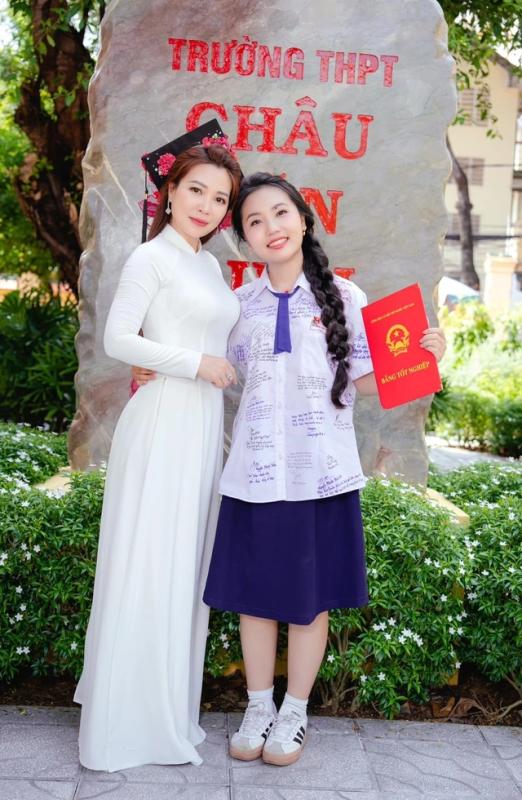 'Viết cho con ngày tốt nghiệp' gây sốt mạng xã hội sau kỳ thi tốt nghiệp THPT - Ảnh 2.