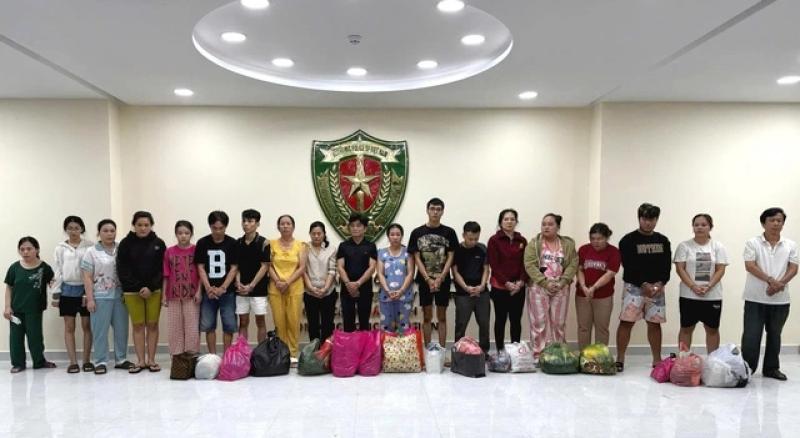 Công an TP.HCM khởi tố vợ chồng giám đốc công ty mỹ phẩm làm dầu gió giả - Ảnh 1. Công an TP.HCM khởi tố vợ chồng giám đốc công ty mỹ phẩm làm dầu gió giả - Ảnh 1.