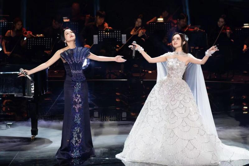 Phương Mỹ Chi hát hit 'Lạc trôi', vào top 3 show âm nhạc ‘Sing! Asia’- Ảnh 1. Phương Mỹ Chi hát hit 'Lạc trôi', vào top 3 show âm nhạc ‘Sing! Asia’- Ảnh 1.