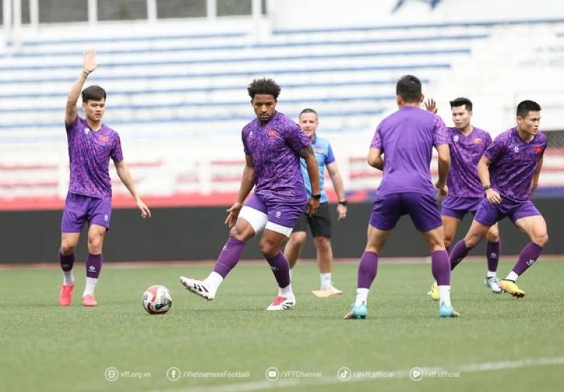 HLV Kim Sang Sik: ‘Tôi mong chờ Xuân Son và Văn Hậu, sẵn sàng mở cửa cho Chung Đỗ nếu…’- Ảnh 8. HLV Kim Sang Sik: ‘Tôi mong chờ Xuân Son và Văn Hậu, sẵn sàng mở cửa cho Chung Đỗ nếu…’- Ảnh 8.