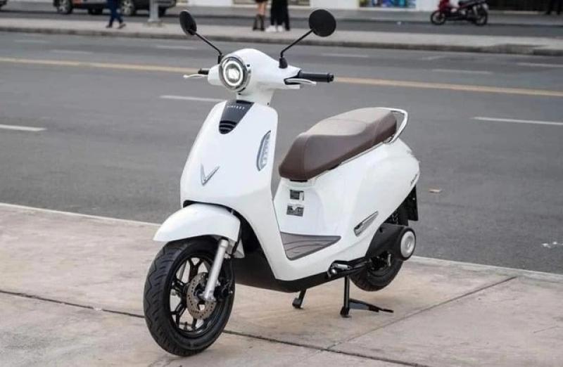8 xe máy điện tại Việt Nam có quãng đường di chuyển xa nhất khi sạc đầy - Ảnh 2.