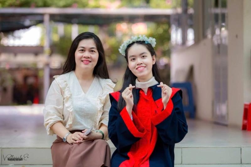 Sinh tử với bệnh hiếm: Bé gái đạt 6.5 IELTS, nuôi ước mơ đậu ngành dược - Ảnh 1.