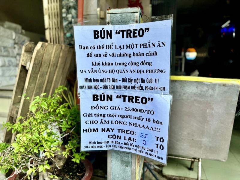 Phường mới ở TP.HCM: Thương sao những quán ăn bán giá 'gì kỳ' - Ảnh 2.