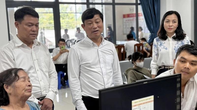 TP.HCM: Lãnh đạo họp nhiều, khó đảm bảo ký, trả kết quả chứng thực trong đúng hạn? - Ảnh 1.