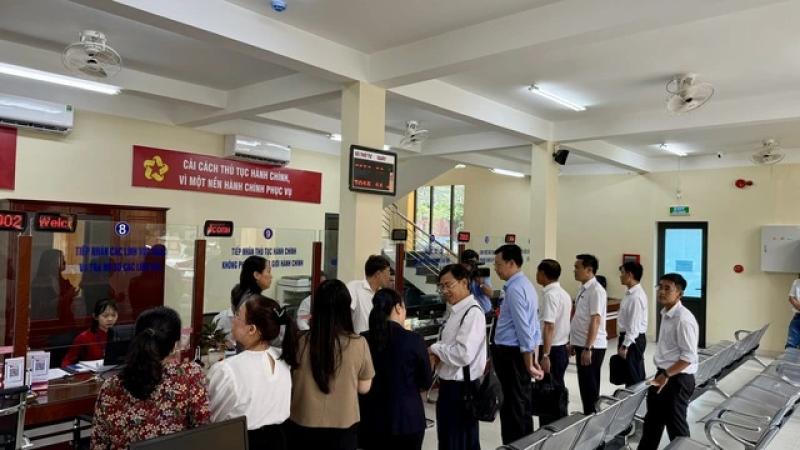 TP.HCM: Lãnh đạo họp nhiều, khó đảm bảo ký, trả kết quả chứng thực trong đúng hạn? - Ảnh 2.
