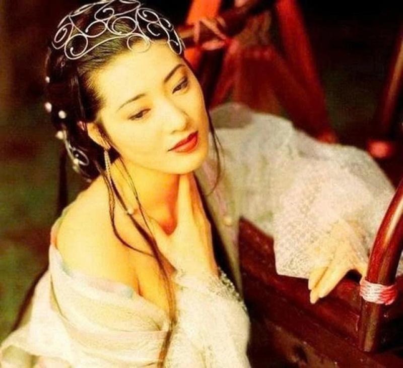 'Ngôi sao phim 18+' châu Á một thời Dương Tư Mẫn phải mở quán mì mưu sinh - Ảnh 2.