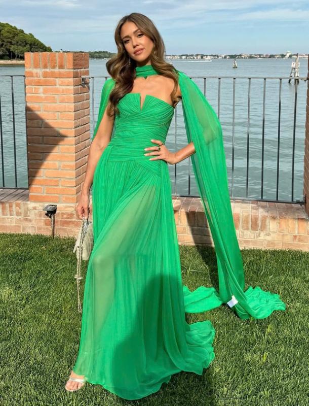Jessica Alba hẹn hò tài tử phim 'Captain America'? - Ảnh 3.