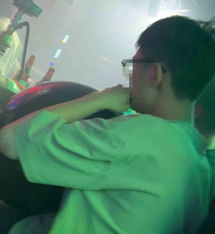 Bóng cười “trốn” trong bar - Ảnh 5.