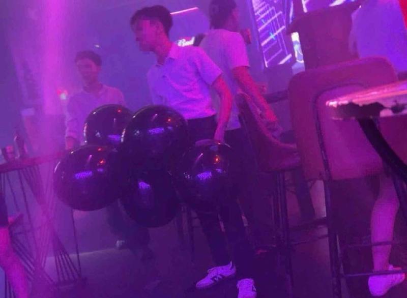 Bóng cười “trốn” trong bar - Ảnh 7.