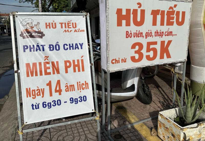 Phường mới ở TP.HCM: 'Thấy là thương' những bảng thông báo miễn phí, nghĩa tình, hào sảng - Ảnh 7. Phường mới ở TP.HCM: 'Thấy là thương' những bảng thông báo miễn phí, nghĩa tình, hào sảng - Ảnh 7.