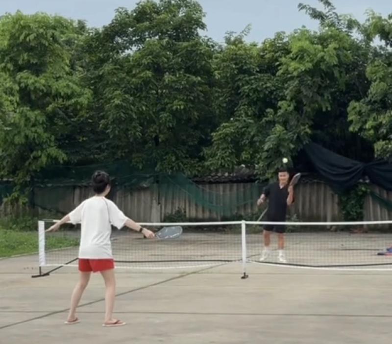 Gia đình Quang Hải chơi pickleball cực vui: Nhân vật này khiến dân mạng 'tan chảy'- Ảnh 2. Gia đình Quang Hải chơi pickleball cực vui: Nhân vật này khiến dân mạng 'tan chảy'- Ảnh 2.