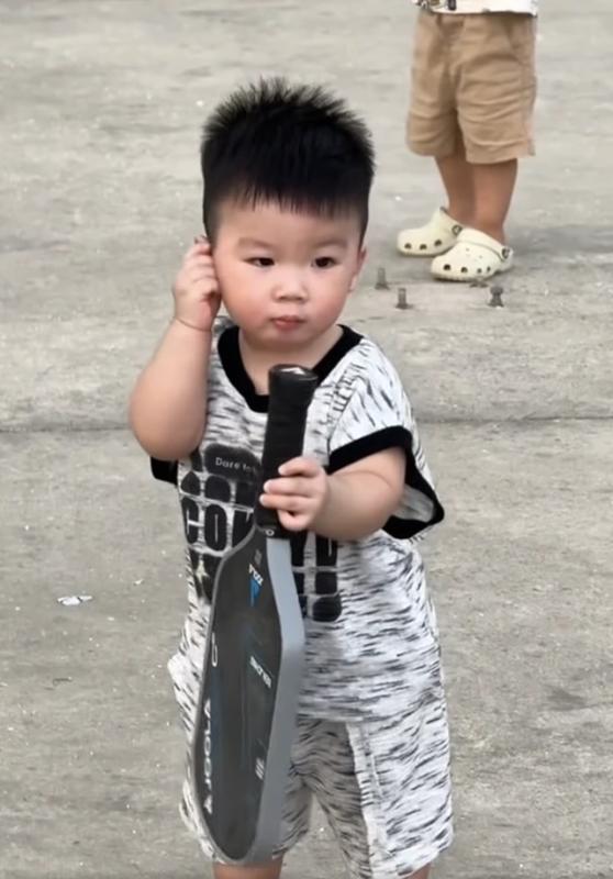 Gia đình Quang Hải chơi pickleball cực vui: Nhân vật này khiến dân mạng 'tan chảy'- Ảnh 4. Gia đình Quang Hải chơi pickleball cực vui: Nhân vật này khiến dân mạng 'tan chảy'- Ảnh 4.