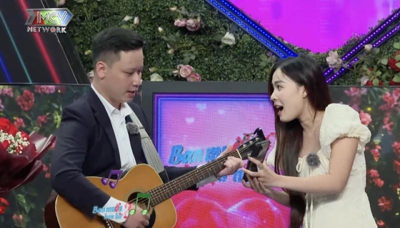 Nữ MC xinh đẹp đến show hẹn hò, được lòng mẹ đàng trai ngay lần đầu gặp- Ảnh 1. Nữ MC xinh đẹp đến show hẹn hò, được lòng mẹ đàng trai ngay lần đầu gặp- Ảnh 1.