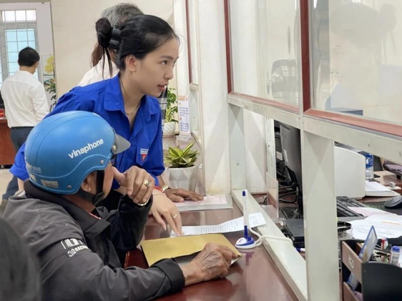 Đội hình thanh niên tình nguyện: Hãy để người dân mỉm cười khi ra về - Ảnh 4.