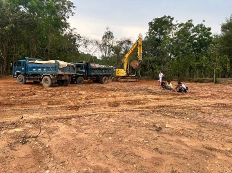 Bắt quả tang vụ khai thác khoáng sản trái phép ở Phú Quốc - Ảnh 1.