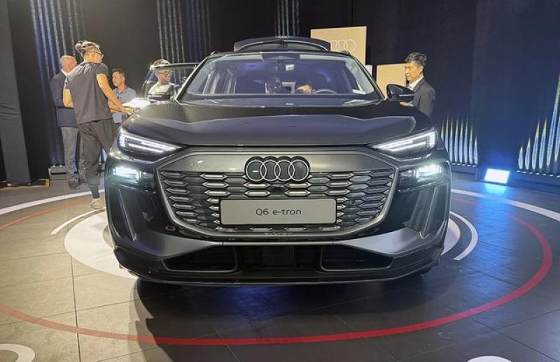 SUV thuần điện Audi Q6 e-tron giá từ 3,199 tỉ đồng tại Việt Nam - Ảnh 1.