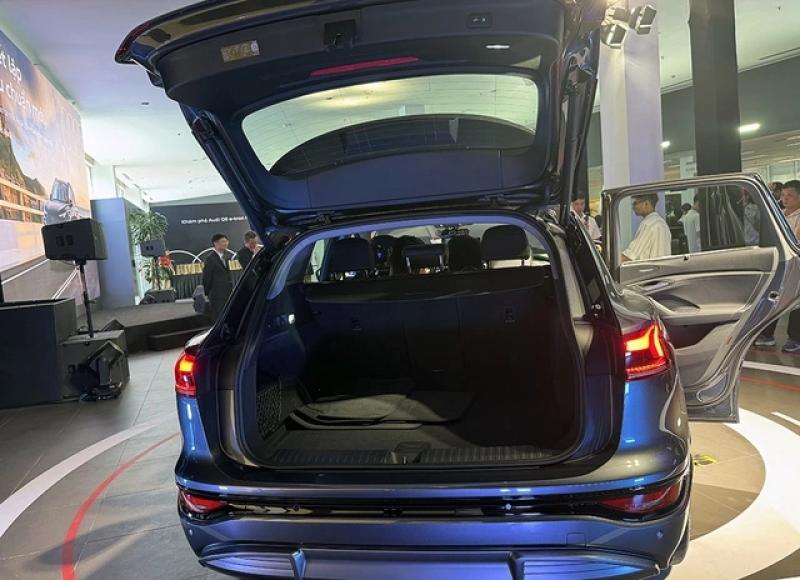 SUV thuần điện Audi Q6 e-tron giá từ 3,199 tỉ đồng tại Việt Nam - Ảnh 4.