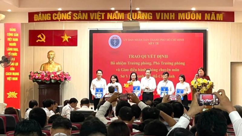 Sở Y tế TP.HCM công bố bổ nhiệm nhân sự cấp phòng, chi cục - Ảnh 1.