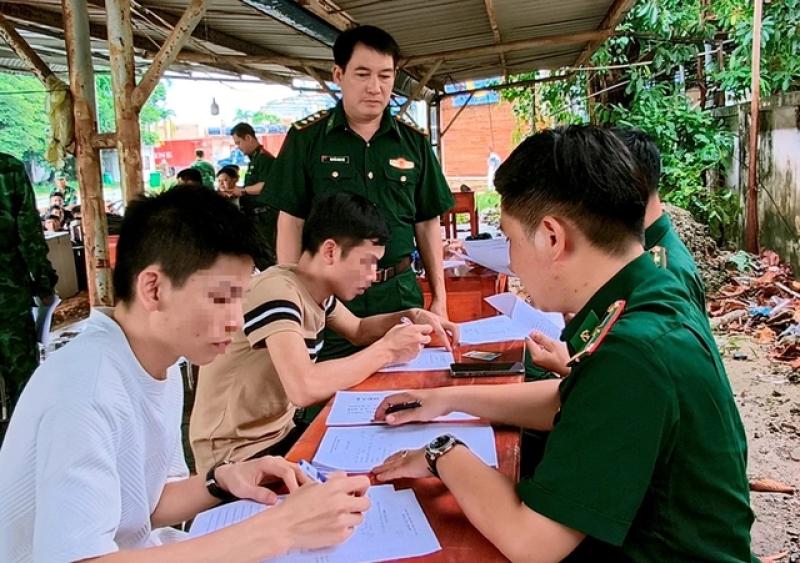 Tây Ninh: Phát hiện nhiều trường hợp có tiền án trong nhóm bị Campuchia trục xuất - Ảnh 1.