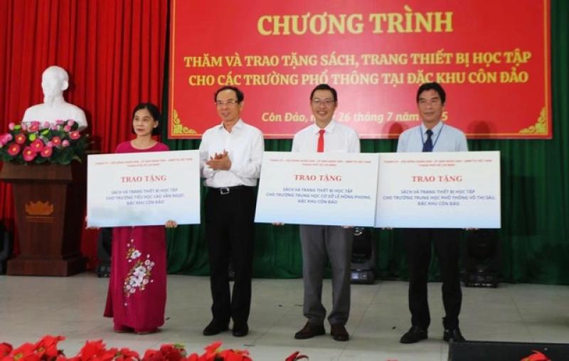 Lãnh đạo TP.HCM tham gia nhiều hoạt động tri ân ở đặc khu Côn Đảo - Ảnh 1.