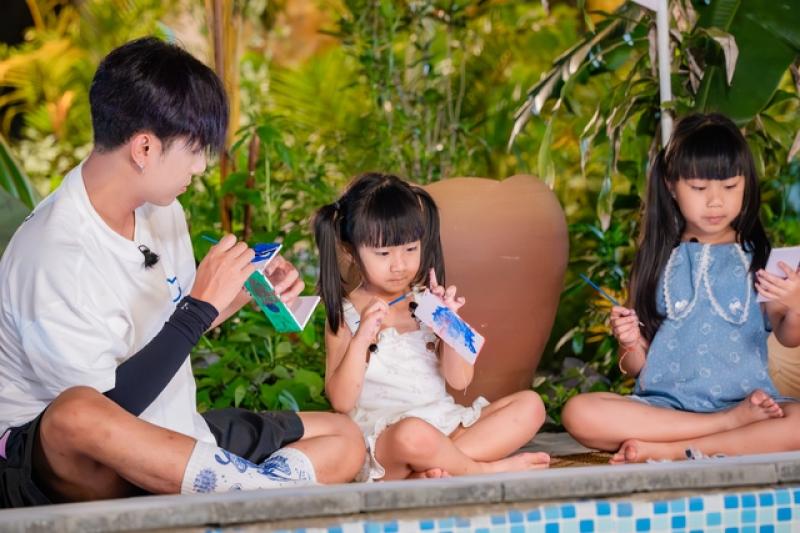 Những nghệ sĩ triệu view được 'vé đi tuổi thơ' cùng các trò dân gian cảm xúc- Ảnh 4. Những nghệ sĩ triệu view được 'vé đi tuổi thơ' cùng các trò dân gian cảm xúc- Ảnh 4.