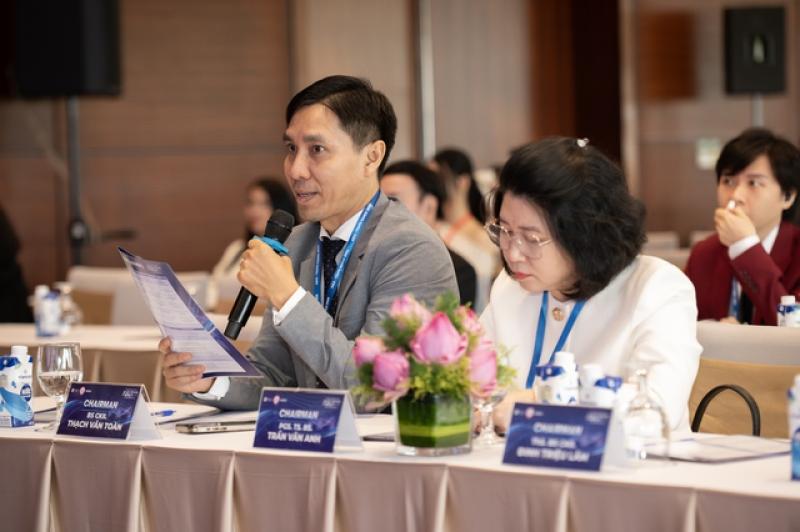 BS.CKII Thạch Văn Toàn: Nâng cung mày bằng treo chỉ hay tiêm filler?- Ảnh 1. BS.CKII Thạch Văn Toàn: Nâng cung mày bằng treo chỉ hay tiêm filler?- Ảnh 1.
