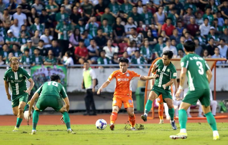 CLB Bình Phước: Hướng đến V-League bằng tình yêu và bản sắc người hâm mộ- Ảnh 3. CLB Bình Phước: Hướng đến V-League bằng tình yêu và bản sắc người hâm mộ- Ảnh 3.