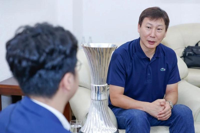 HLV Kim Sang Sik: ‘Tôi mong chờ Xuân Son và Văn Hậu, sẵn sàng mở cửa cho Chung Đỗ nếu…’- Ảnh 4. HLV Kim Sang Sik: ‘Tôi mong chờ Xuân Son và Văn Hậu, sẵn sàng mở cửa cho Chung Đỗ nếu…’- Ảnh 4.