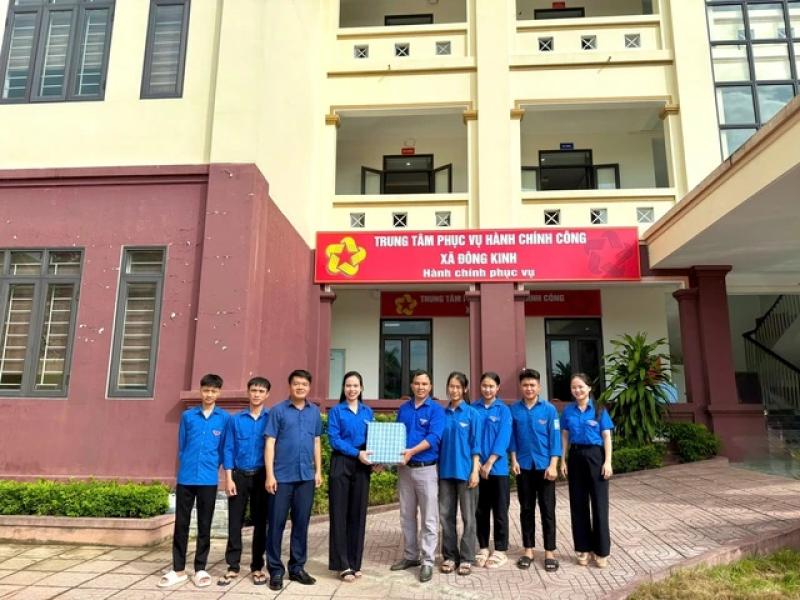 Giúp người dân vùng sâu, vùng xa làm quen với chính quyền số - Ảnh 7.