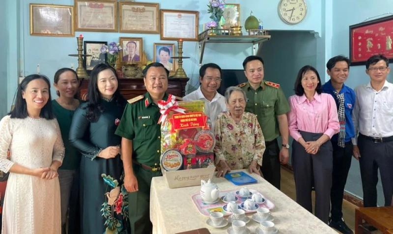 Lãnh đạo TP.HCM tham gia nhiều hoạt động tri ân ở đặc khu Côn Đảo - Ảnh 3.