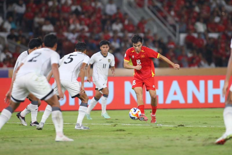 Ngày Công Phương bước ra ánh sáng, sự khác biệt với Công Phượng - Ảnh 1. Ngày Công Phương bước ra ánh sáng, sự khác biệt với Công Phượng - Ảnh 1.