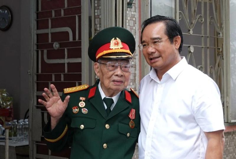 Chủ tịch Nguyễn Văn Được thăm đại tá trải qua 3 cuộc chiến - Ảnh 2.